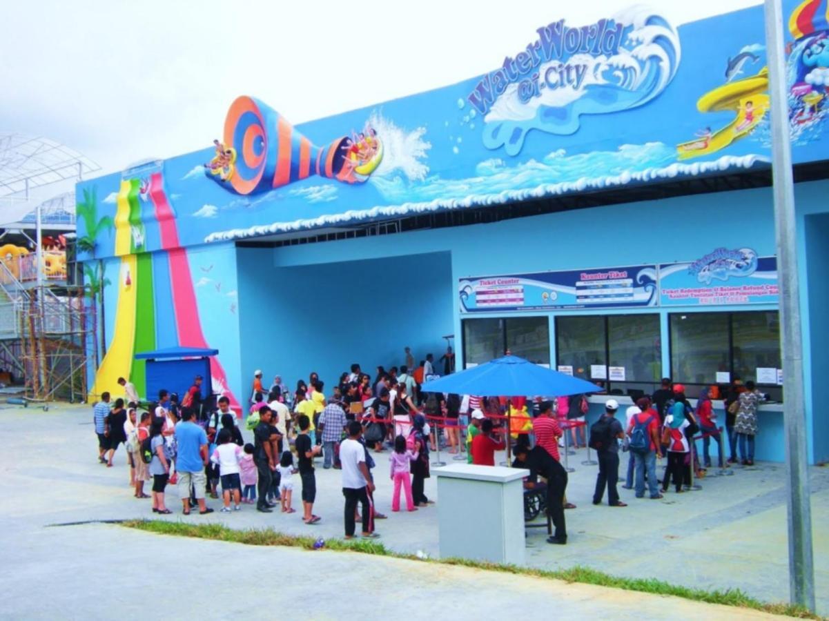 Sinar Rasa Homestay At I-Soho, I-City Shah Alam Esterno foto Splash Island Waterpark